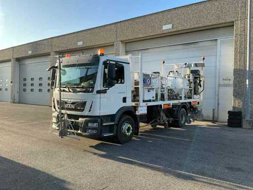 Camion MAN TGM15.250 2014 avec machine de peinture montée