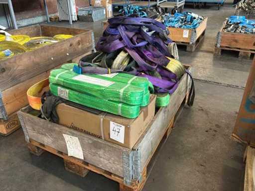 Batch of various lifting and hoisting straps