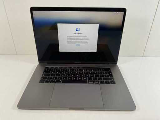 Apple MacBook Pro 15,5”, HexaCore i7, 16 GB RAM, 512 GB NVMe, AMD Radeon Pro 555X 4GB Laptop