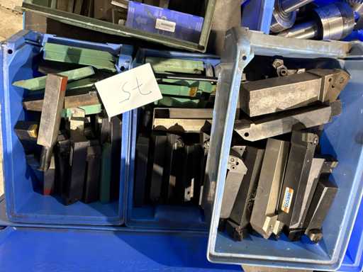 Lots of turning and cutting tools
