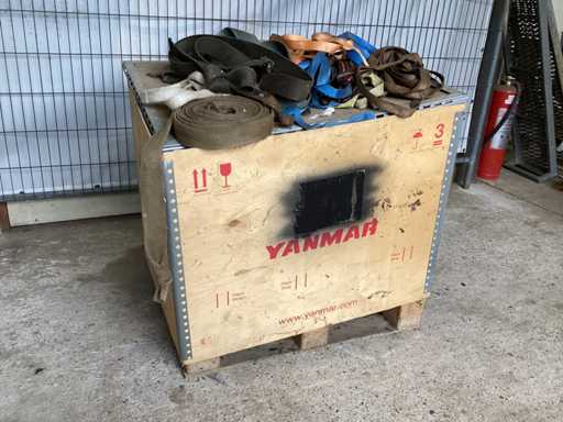 Paski w pudełku około 150 elementów