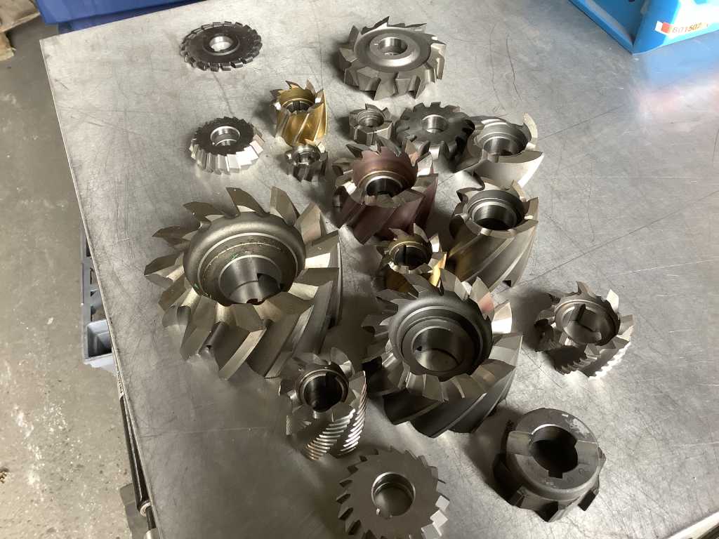 Batch of milling tools