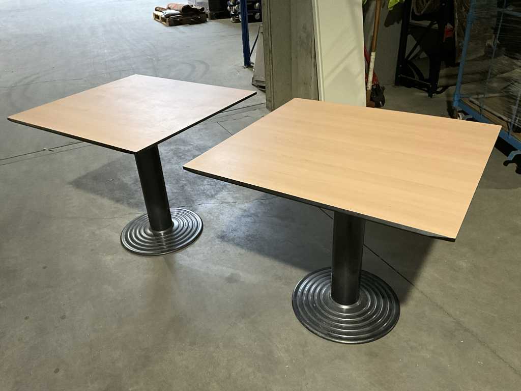 2x Bistro table