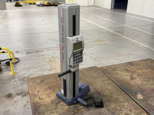 MITUTOYO QMH-350 Mitutoyo Height Gauge QMH-350