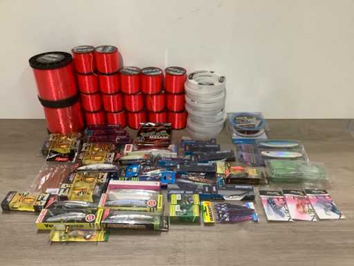 Divers accessoires de pêche (76x)