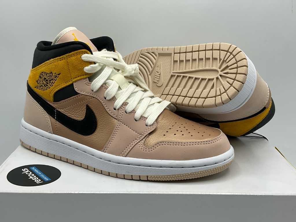 Air jordan hot sale particle beige