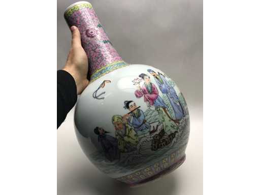 Chinesische Famille Rose Flaschenvase 'Acht Unsterbliche' – Porzellan – China