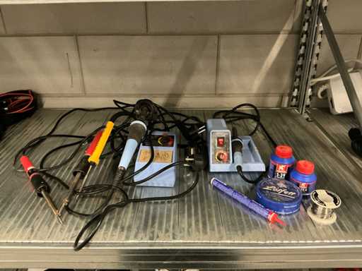 Various soldering supplies (10x)