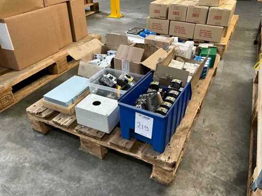 Divers matériaux d’installation électrique