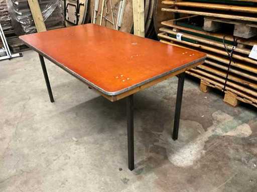 Folding table (17x)