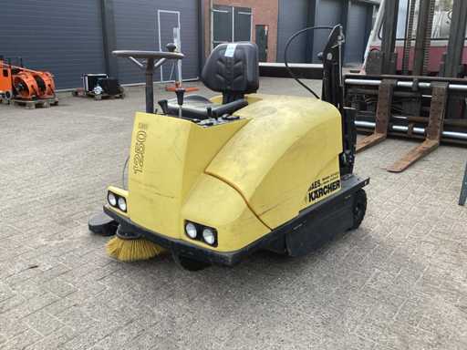 2002 Kärcher KMR 1250 Zelfrijdende veegmachine