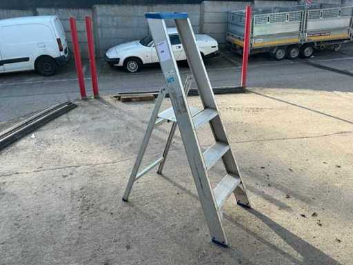 Solid stepladder