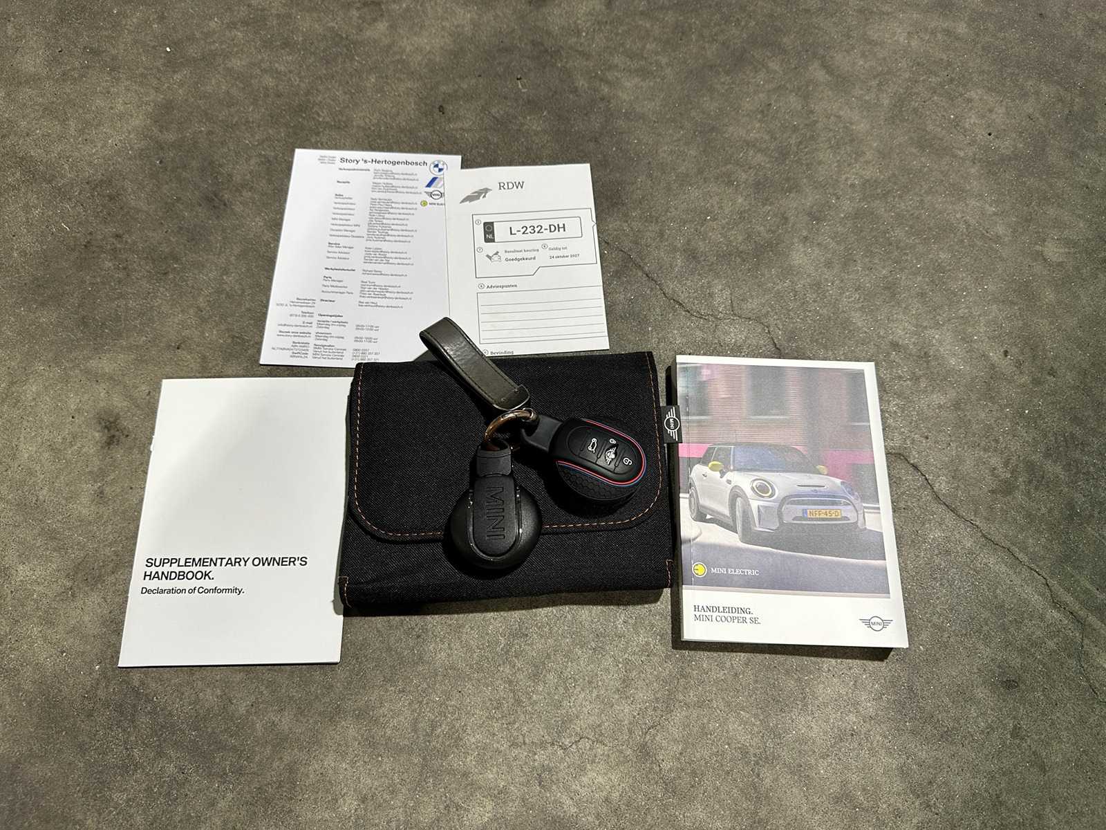 MINI Cooper Electric Essential 33 kWh 184pk 2021 F56 (Origineel-NL), L-232-DH
