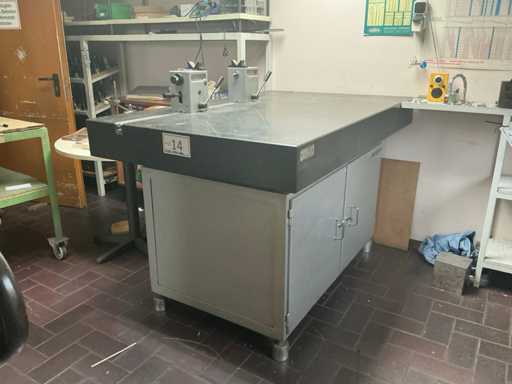 PLANOLITH Lastra di granito con base