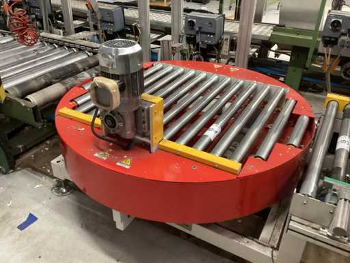 Swivel motorized roller conveyor