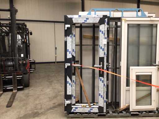 Kunststof kozijn met deur (2x)