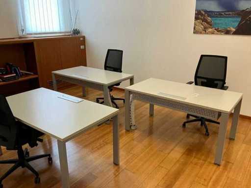 Office desk with chair (3x)