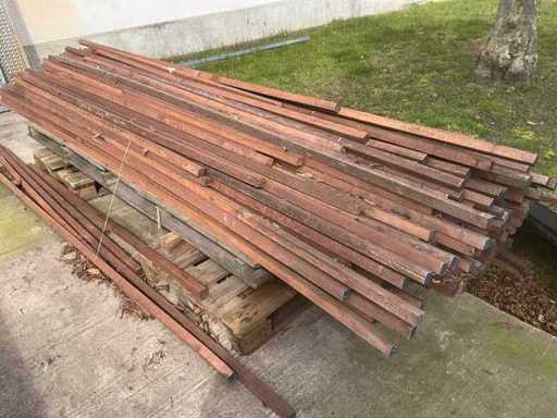 Série de lattes de bois