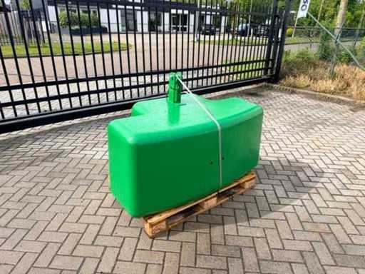 Poids avant : « 1450 kg »