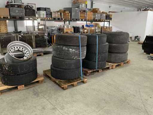 Set di pneumatici per camion in 13 pezzi