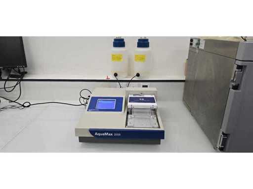 Moleculaire Apparaten - AquaMax 2000 - Microplaat-wasmachine