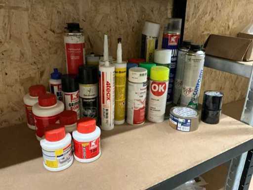 Lot de colle, de scellant et de mousse polyuréthane