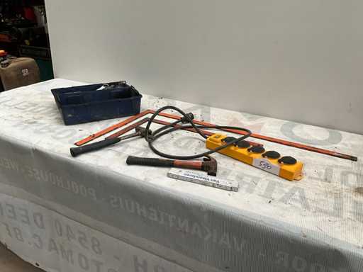 Lot handgereedschap met verdeelstekker