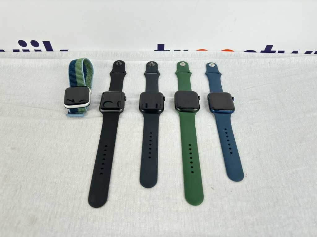 Apple - Diverse Apple Watches