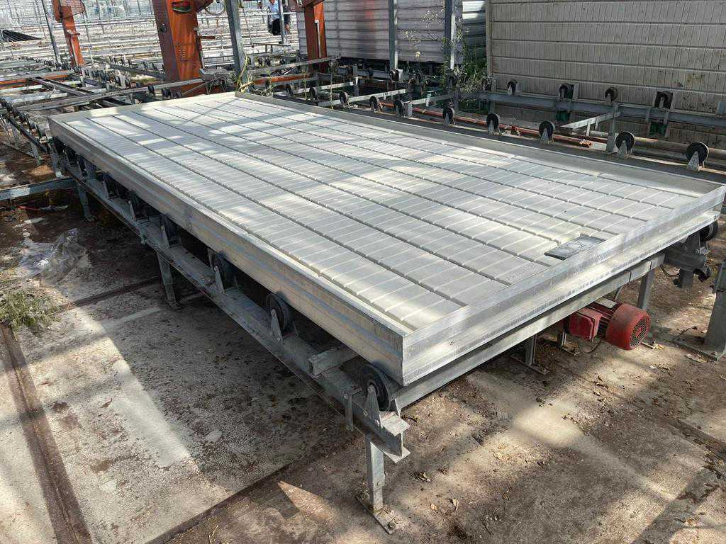 Aluminium growing tables (8x)