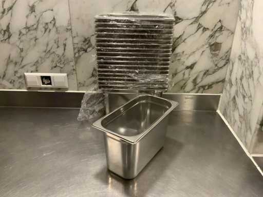 Partia pojemników gastronomicznych GN 1/3-200