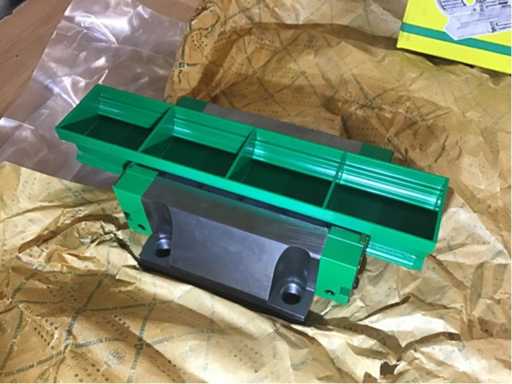 Kugelführungswagen zu Linearführungen