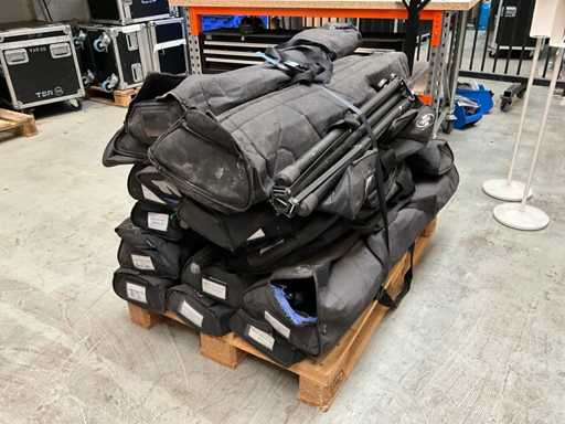 Différents supports et poteaux d’enceintes