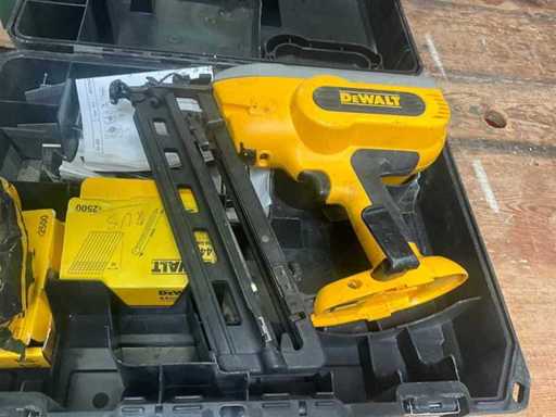 DEWALT DC616 Pistola chiodi senza filo/chiodatrice di finitura