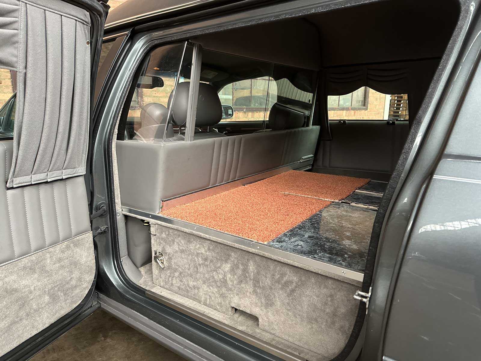 Cadillac DeVille Miller Meteor Hearse 4.6 V8 279pk 2005 Rouwauto