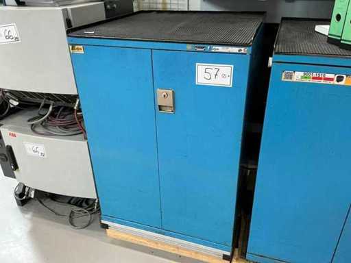 Werkstattschrank mit Inhalt