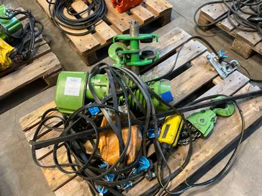 Ridicoare electrică cu lanț U-Mega UHD-120