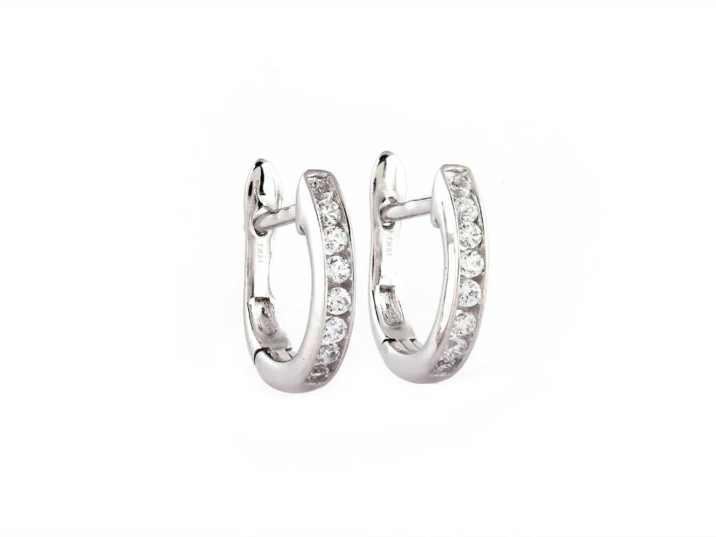 14 KT White gold Earring with Natural Diamond