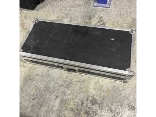 Volo vuoto nella sala di controllo DJ / slot DJM + 2x CDJ