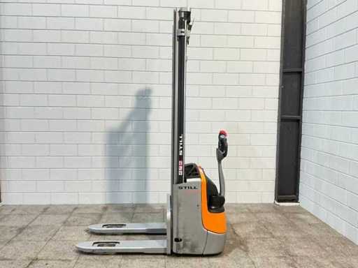 Still - 2022 - EXV10 - Stacker