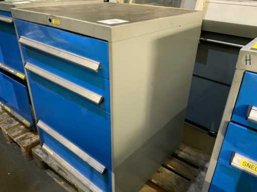 Bott chest of drawers