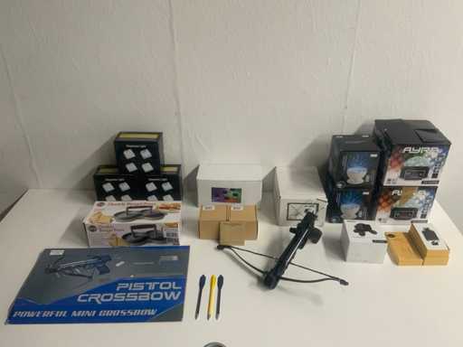 Lotto di vari dispositivi elettronici, giocattoli e gadget