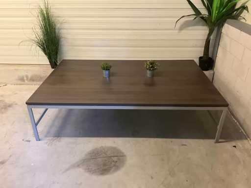 Shop Presentation Table