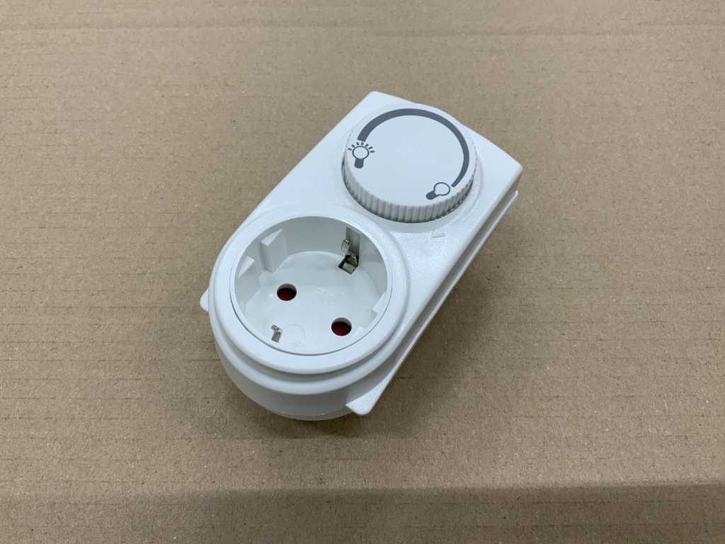 Dimmer mufă EverFlourish EMD200 (1520x)