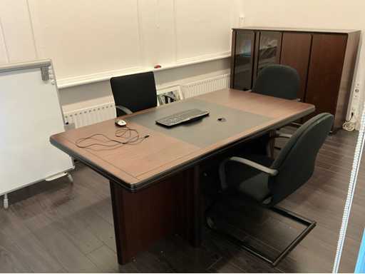 Divers kantoorinventaris directiekamer