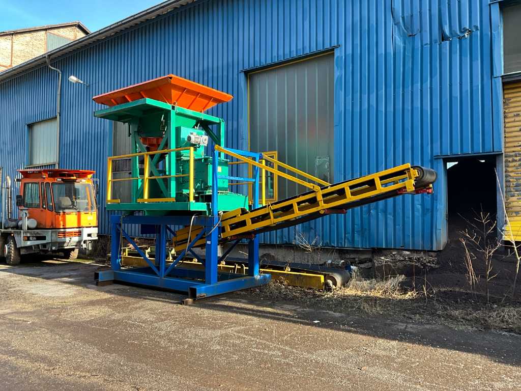Hazemag Mobile Crusher with Vibrating Screen and Conveyor Belt