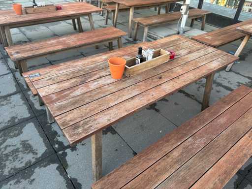 Cabines - Table en terrasse en bois