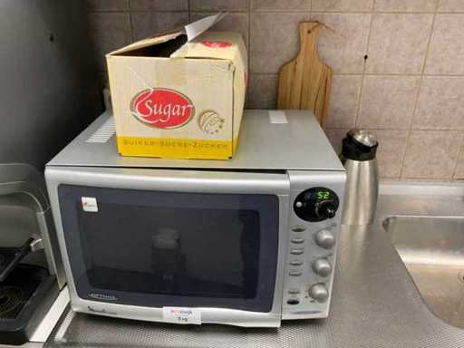 Utensili da cucina con microonde