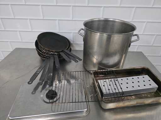 Ensemble de différentes casseroles