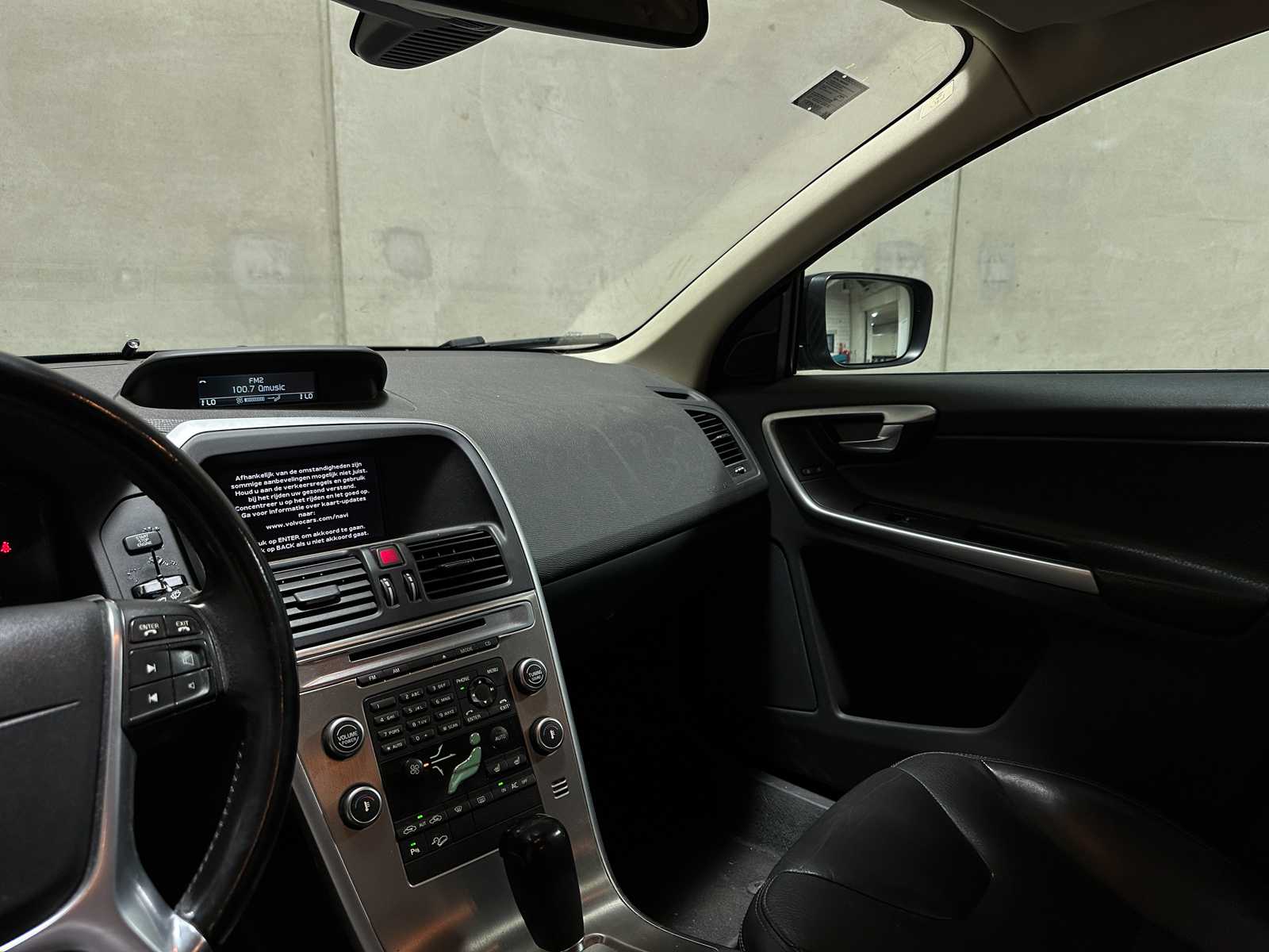 Volvo XC60 2.4 D5 AWD R-Design 205pk 2010, 66-NKX-7 