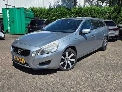 Volvo - V60 Plug-In Hybrid - D6 AWD Plugin-Hybrid Summum - 2013 - Samochód osobowy - 9-KKX-46